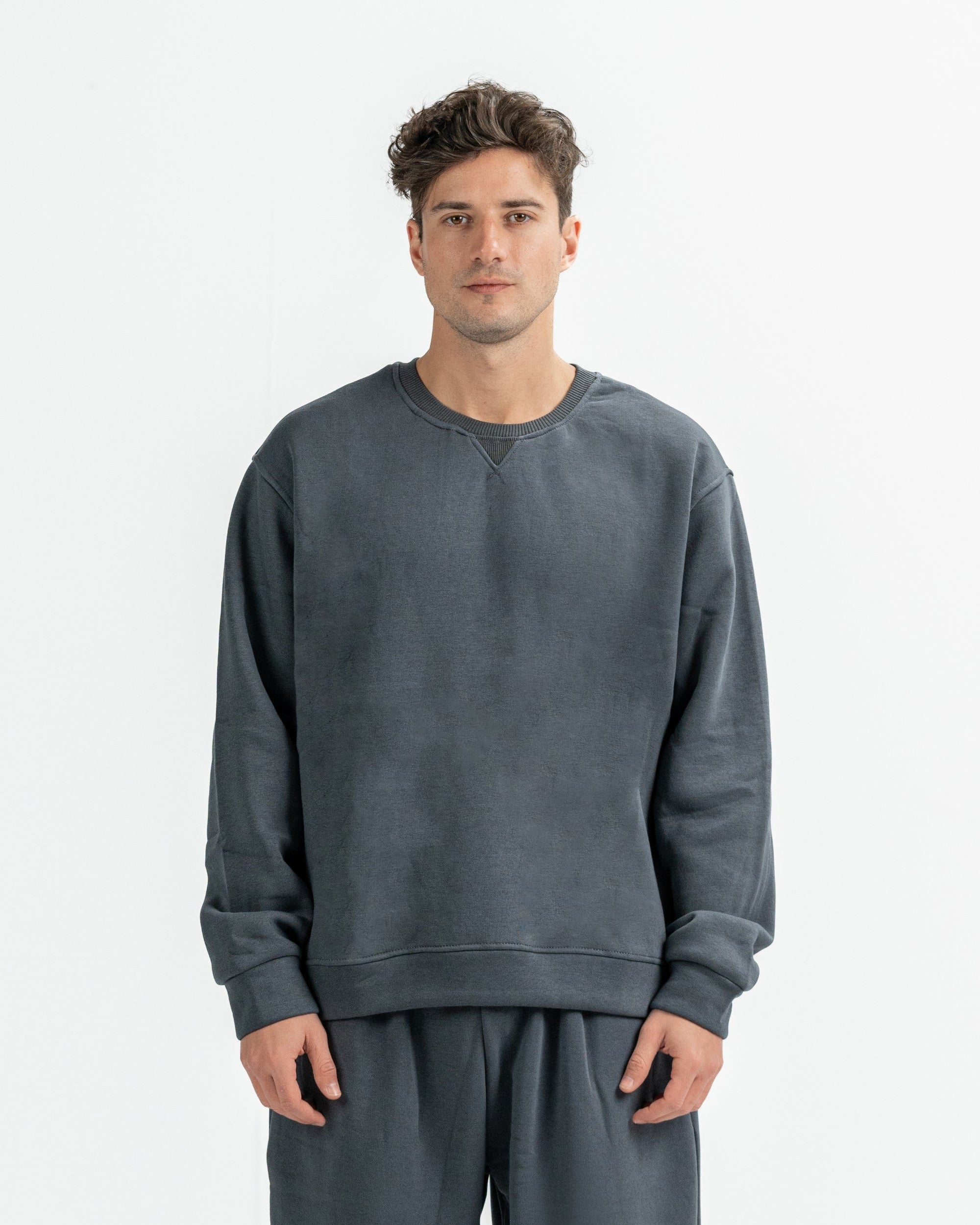 Blank Crewneck in charcoal
