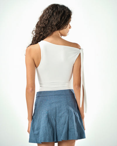 Knotted top in white