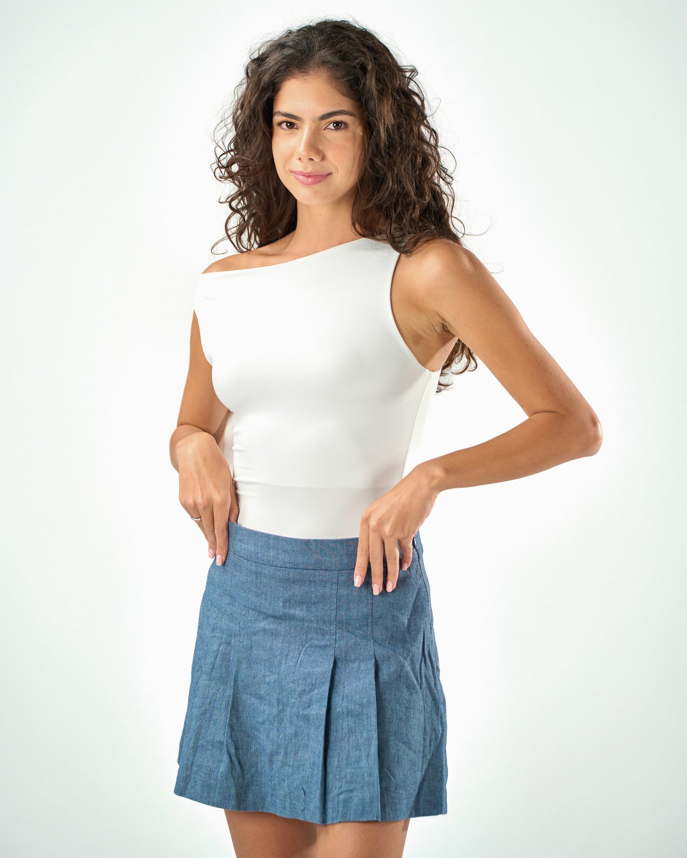 Knotted top in white