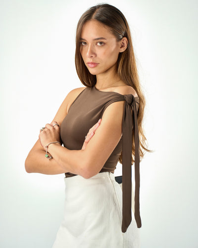 Knotted top in brown
