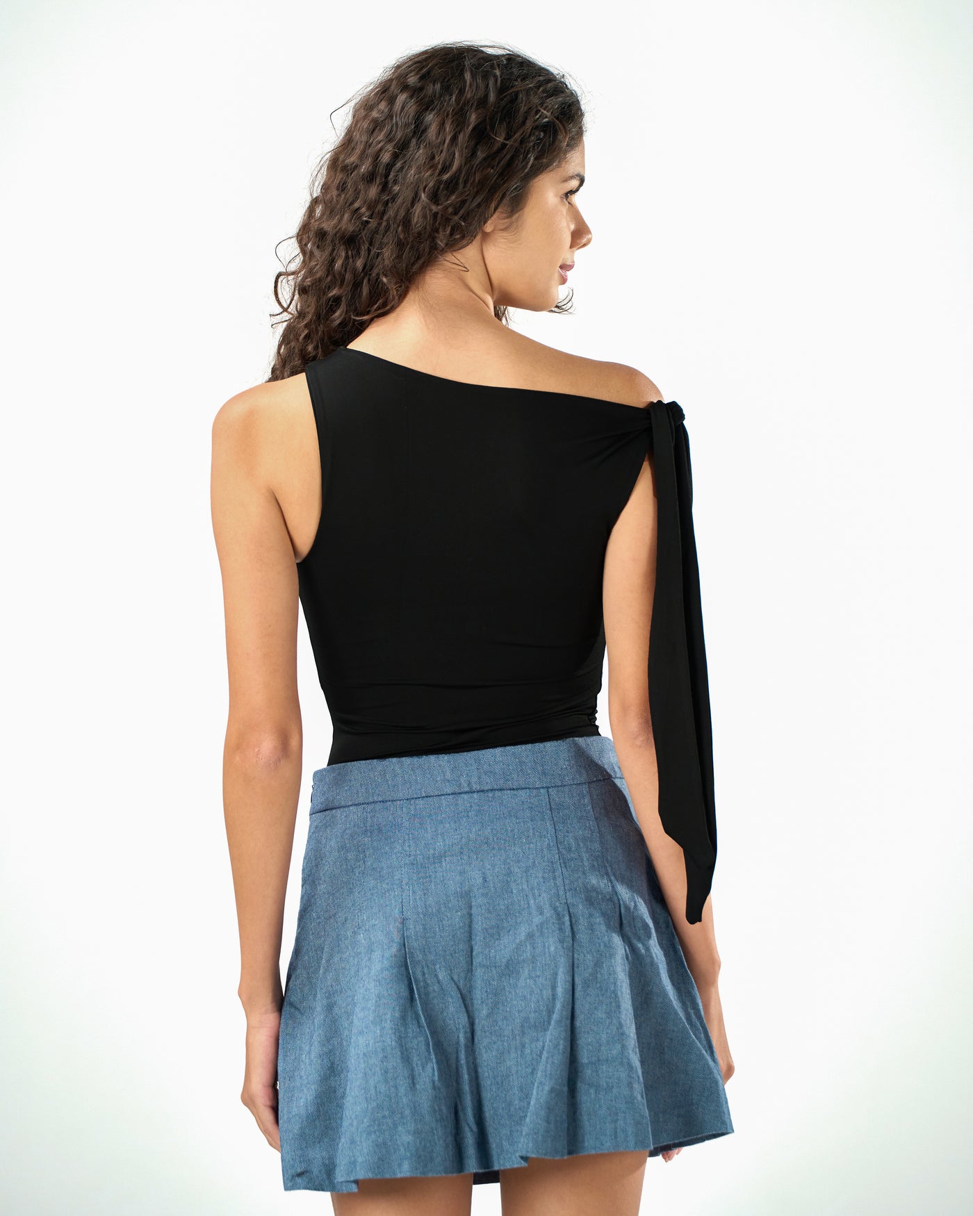 Knotted top in black