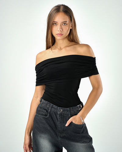 Off shoulder top in black