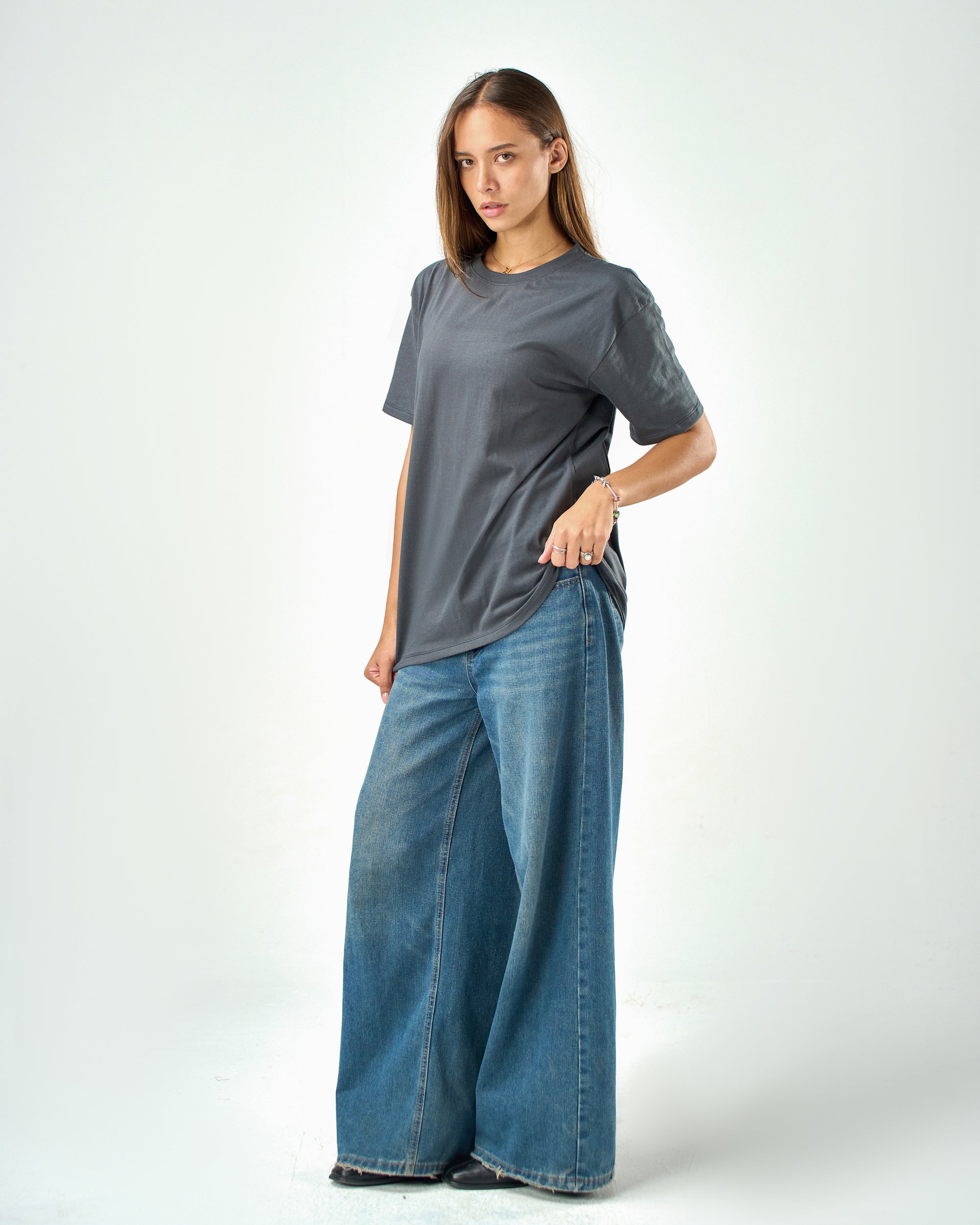 Unisex Regular Fit T-Shirt In Charcoal Grey