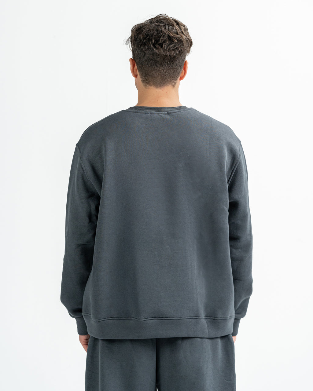 Blank Crewneck in charcoal