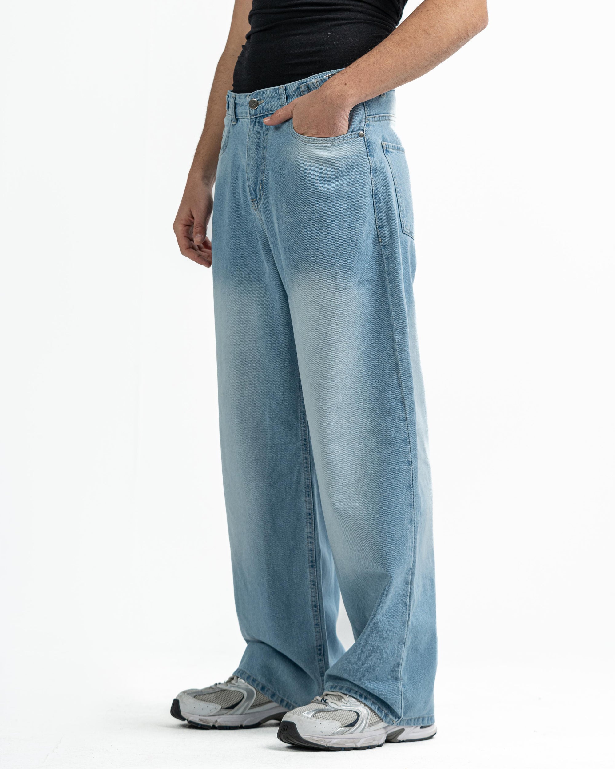 Baggy Denim In Ice Blue