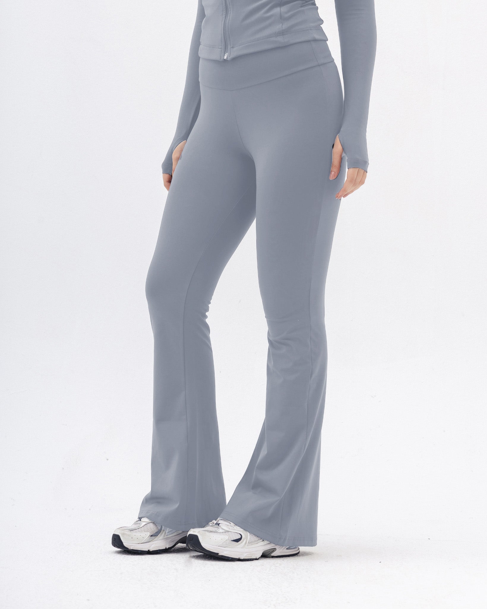 Shaping yoga pants in Cool Grey