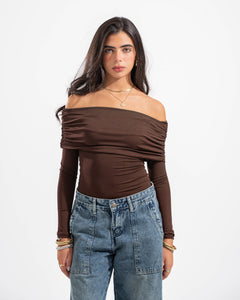 OFF SHOULDER DRAPED LONG SLEEVE IN BROWN