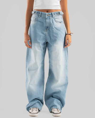 BAGGY DENIM IN ICE BLUE