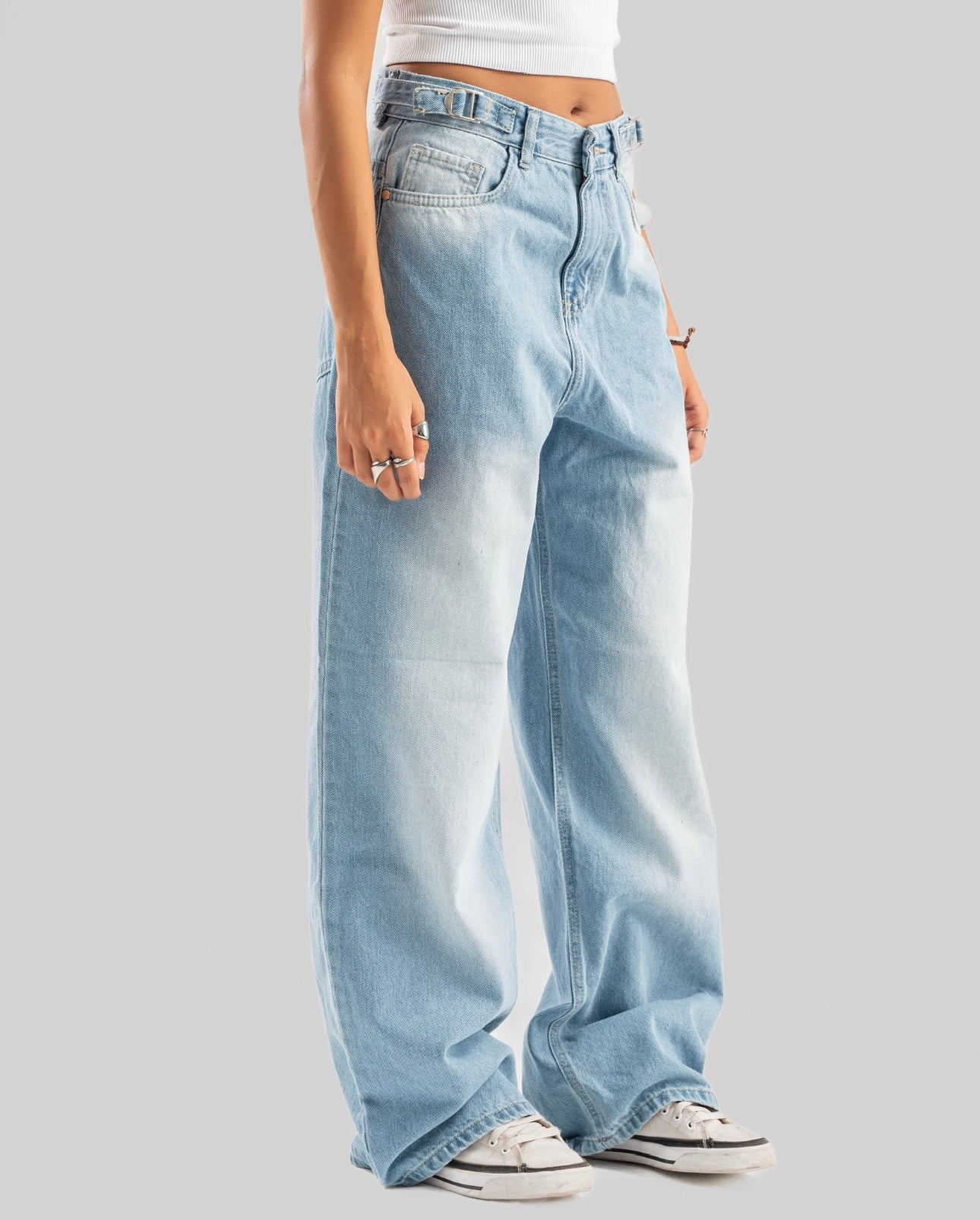 BAGGY DENIM IN ICE BLUE